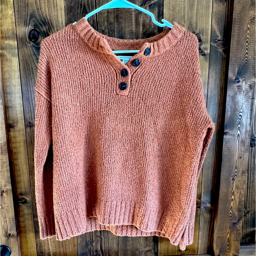 American Eagle pullover